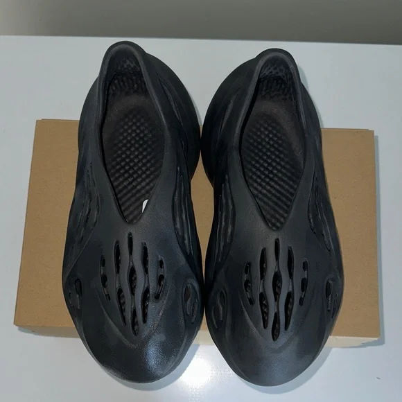 Yeezy Black Slip-On Mules - Picture 5 of 5